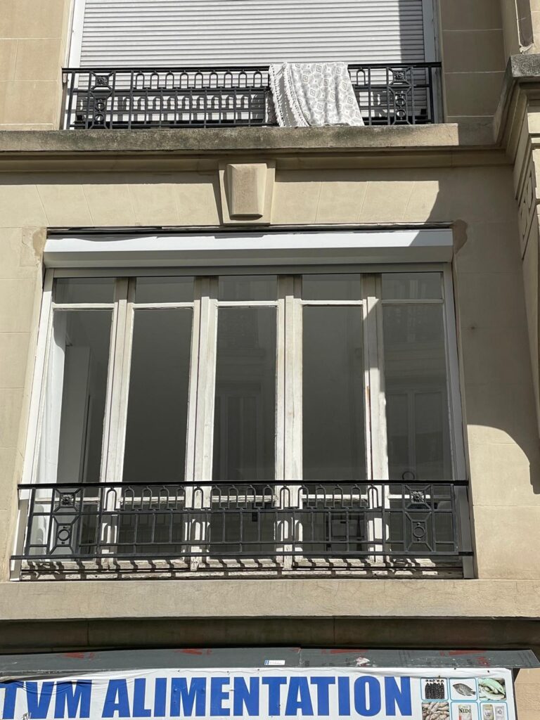 Remplacement et installation d’un volet roulant extérieur électrique filaire en aluminium isolant